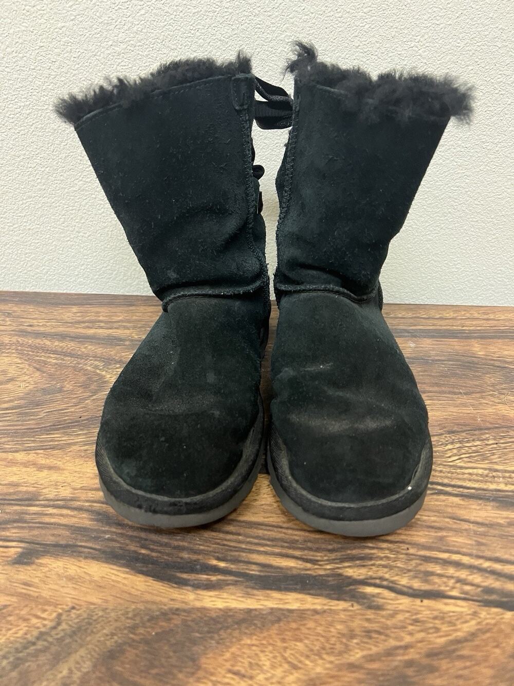 UGG Bailey Bow II Black Suede Sheepskin Boots Women’s 6 Ribbon Bow Winter